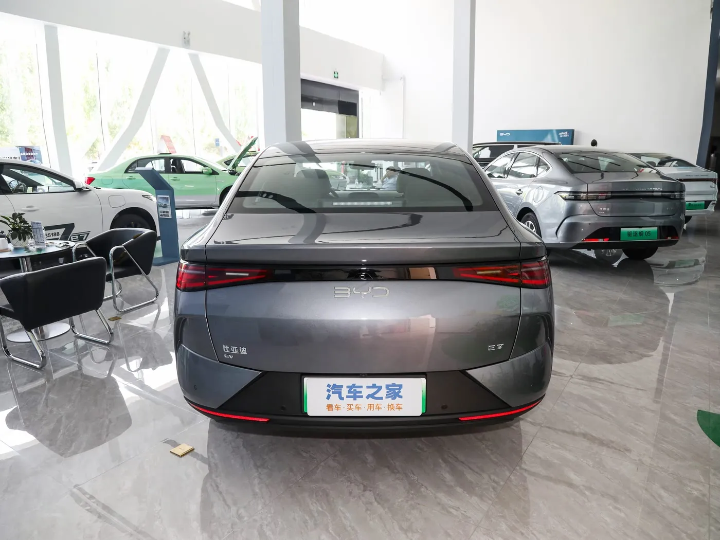 Nuevo modelo BYD E7 EV Coche 150 km/h Velocidad máxima 136HP 180Nm Torque Vehículo eléctrico de 5 plazas