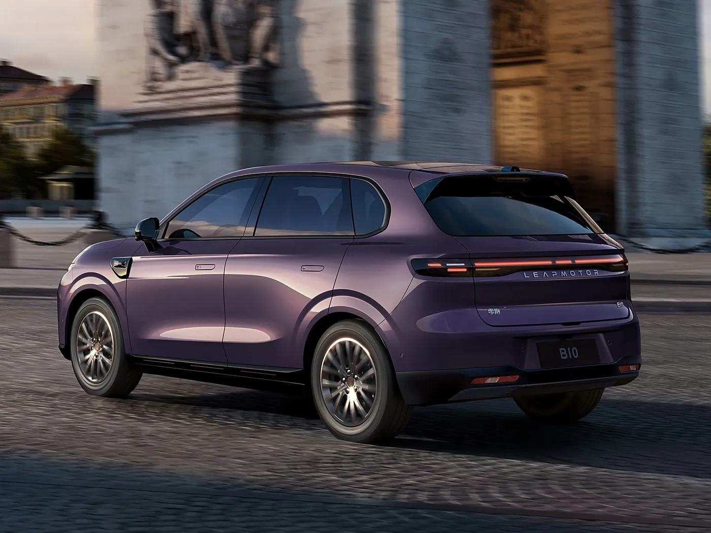 SUV compacto eléctrico puro Leapmotor B10 con alcance CLTC de 510-600 km, pantalla de 14,6" 2.5K y vehículo Leapmotor Pilot New Energy