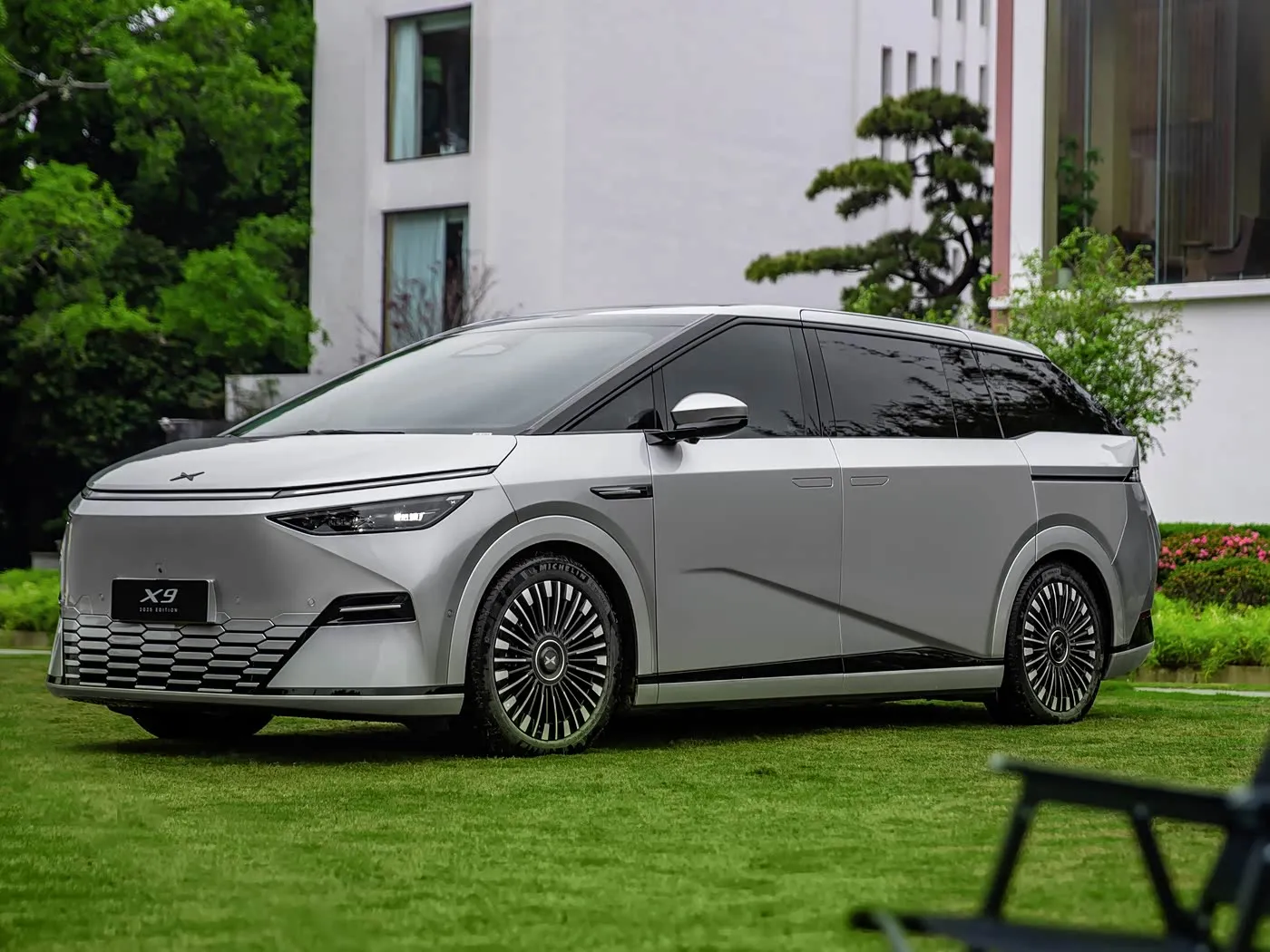 Xpeng X9 SUV monovolumen de largo alcance con dirección izquierda eléctrica pura Precio competitivo Vehículo de nueva energía