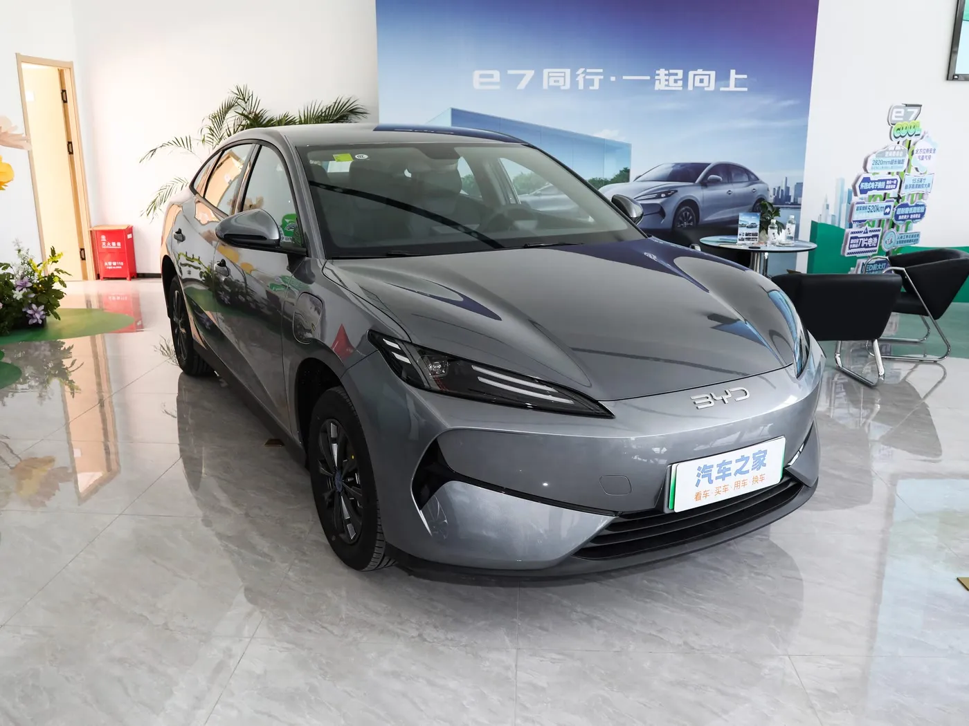 Nuevo modelo BYD E7 EV Coche 150 km/h Velocidad máxima 136HP 180Nm Torque Vehículo eléctrico de 5 plazas