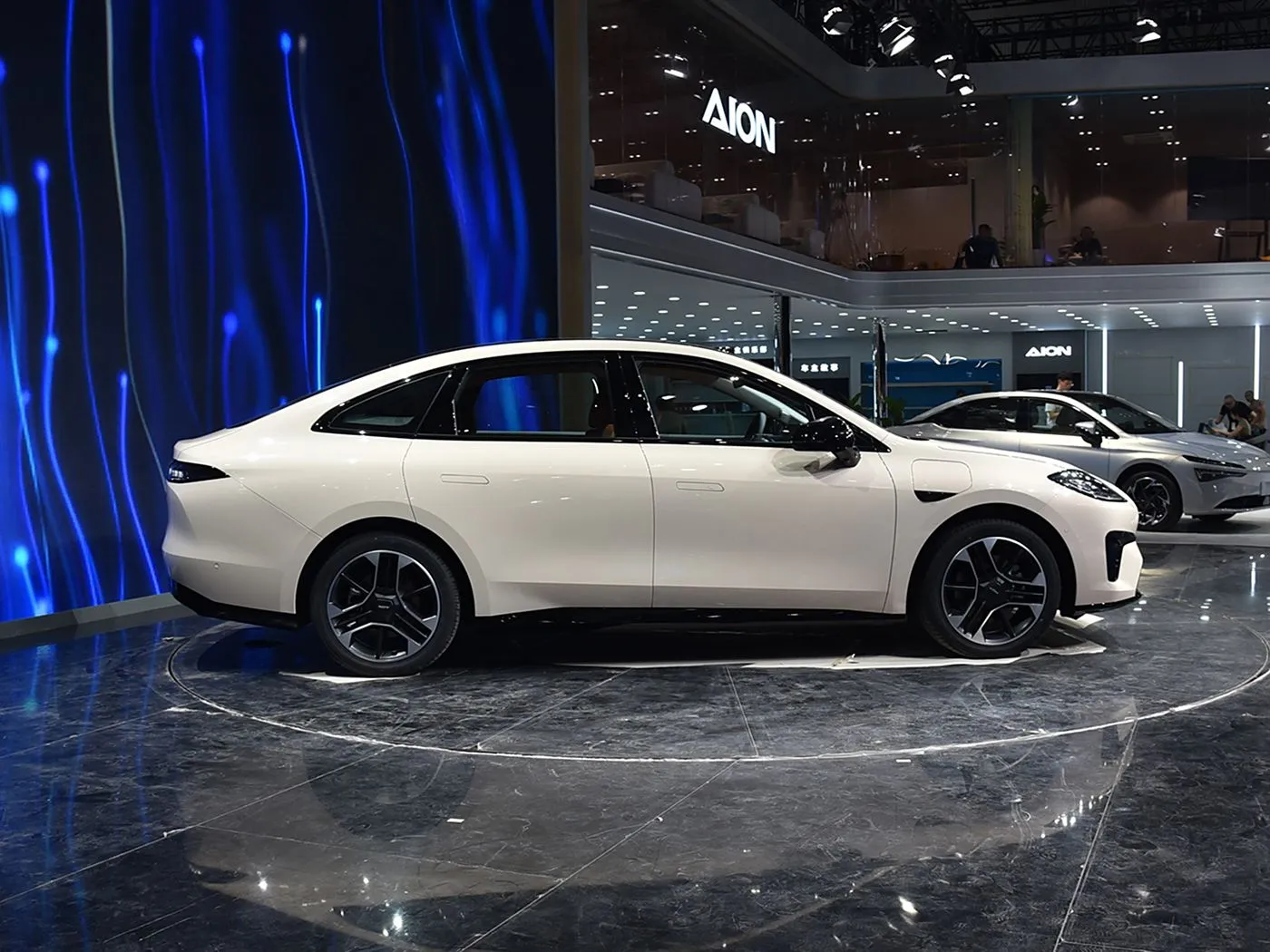AION RT SUV eléctrico Volante a la izquierda EV de alta velocidad Caja de cambios automática Híbrido Mini nivel Sedán Vehículo de nueva energía para adultos