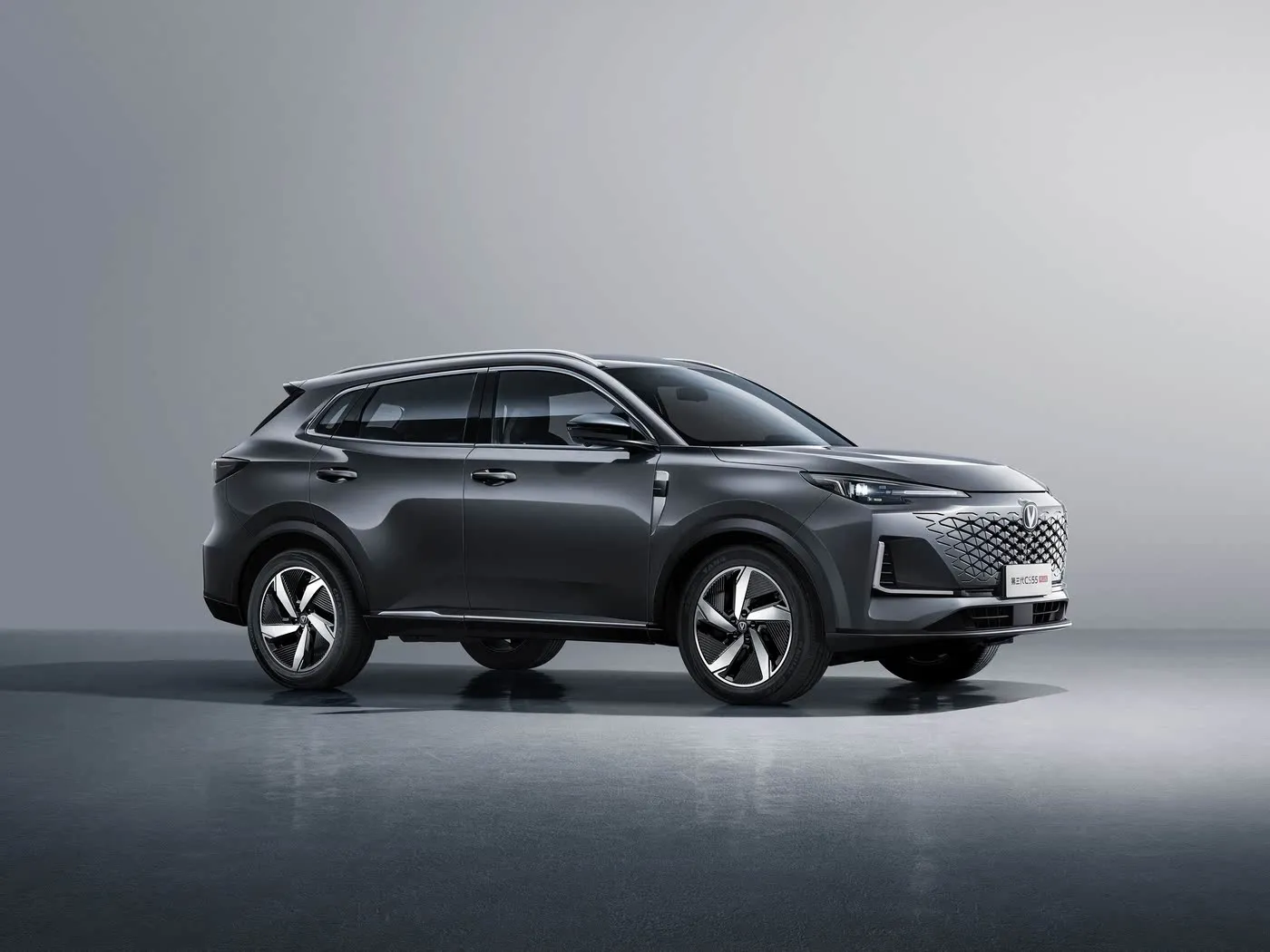 SUV compacto Changan CS55 PLUS Velocidad máxima de 190 km/h, cámara de 360°, aire acondicionado de doble zona y versiones premium de JBL Audio