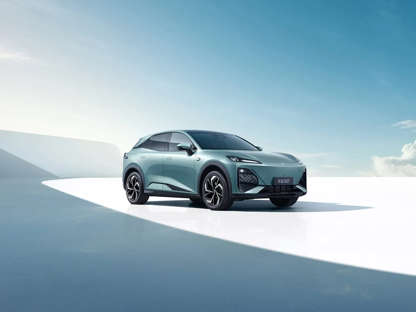 Deepal S07 vehículo de nueva energía SUV premium de rango extendido/EV de largo alcance distancia entre ejes 5 asientos Pantalla en pulgadas