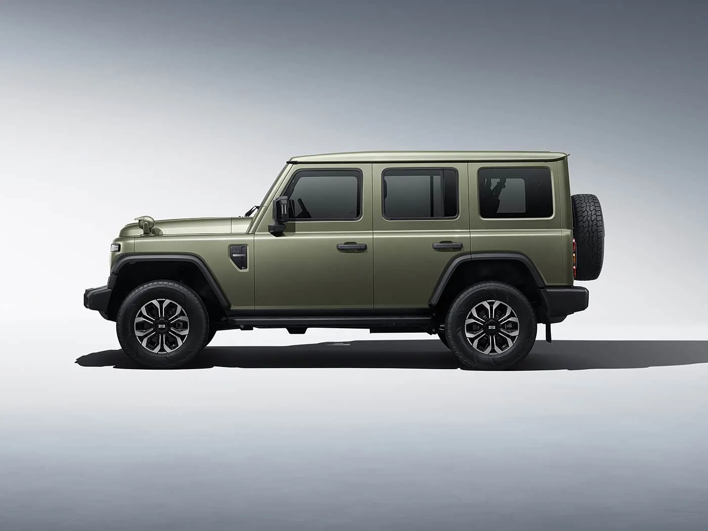 2025 BAIC 212 T01 SUV compacto resistente 4WD gasolina/diésel 8AT e interior de cuero Volante de cuero con calefacción Distancia entre ejes larga