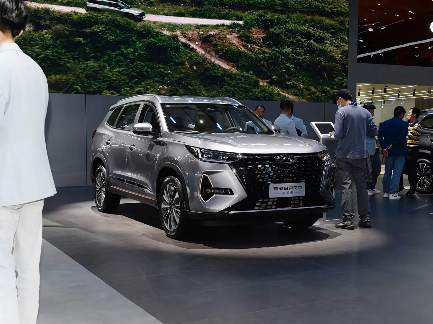 Chery Tiggo 8 Pro SUV familiar de lujo Caja de cambios automática Cámara trasera R18 Izquierdo Gasolina Asientos de cuero oscuro Emisiones Euro VI AWD