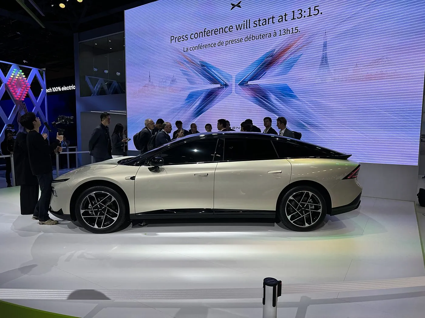 Edición limitada EV XPENG P7+ Hatchback eléctrico puro de 5 asientos Nuevo diseño Dirección izquierda 685 km Velocidad máxima Vehículo de nueva energía