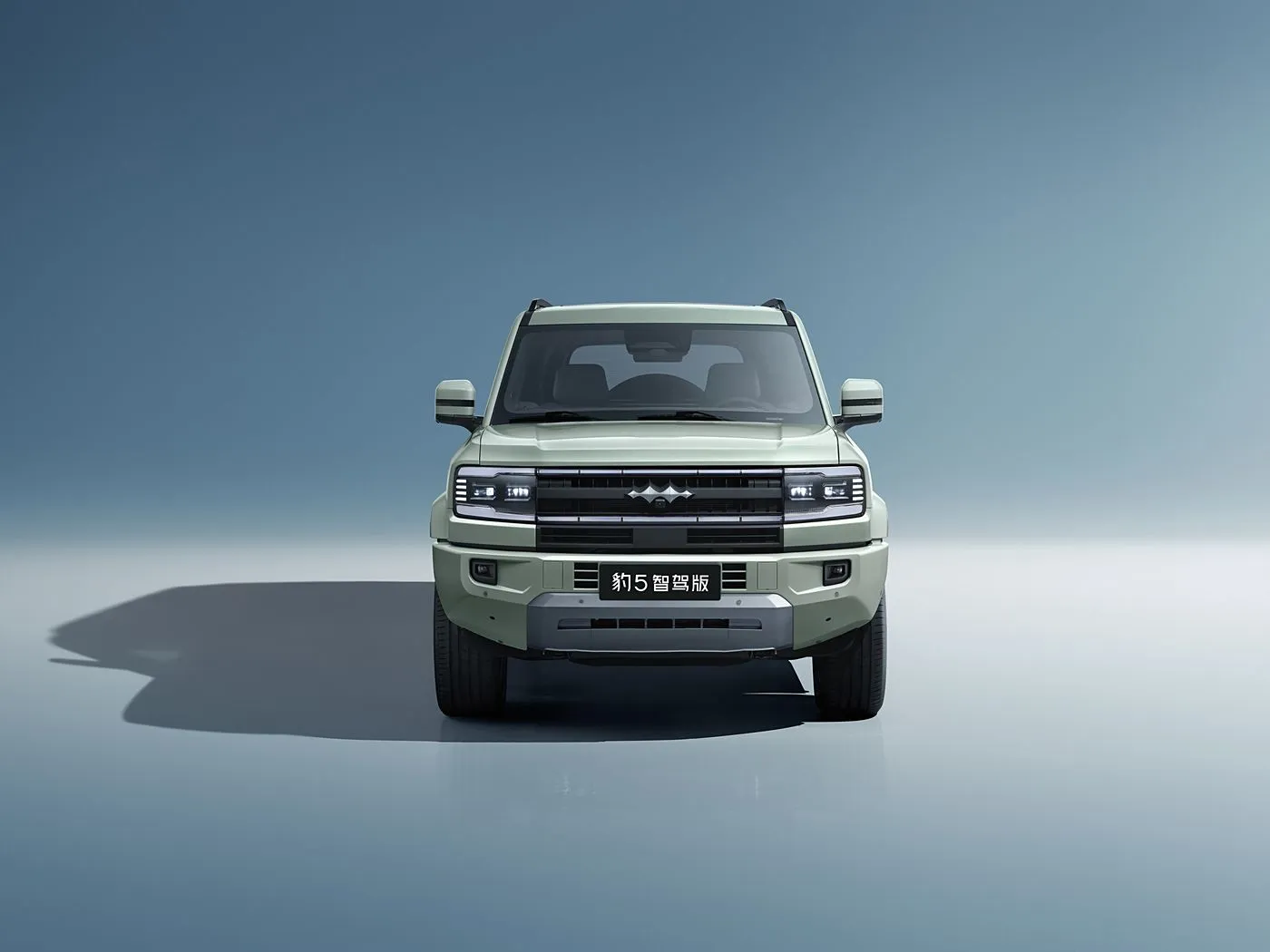 SUV todoterreno premium BYD Leopard 5 híbrido PHEV con pantalla de 15,6" Tracción 4x4 4WD 83L Tanque de combustible