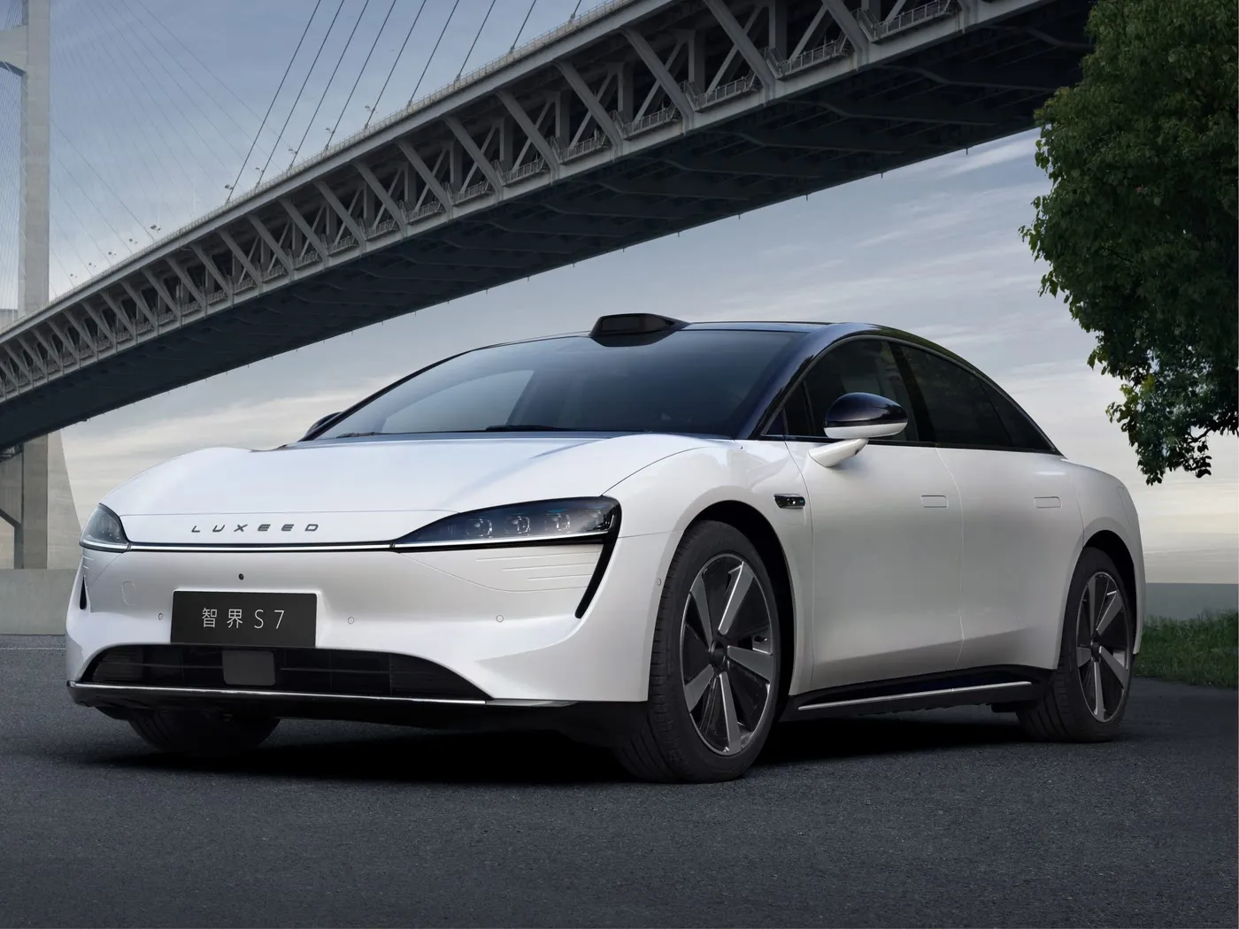 CHERY LUXEED S7 Exeed Vehículo eléctrico de lujo de nueva energía con RWD/AWD 4 puertas y 5 asientos