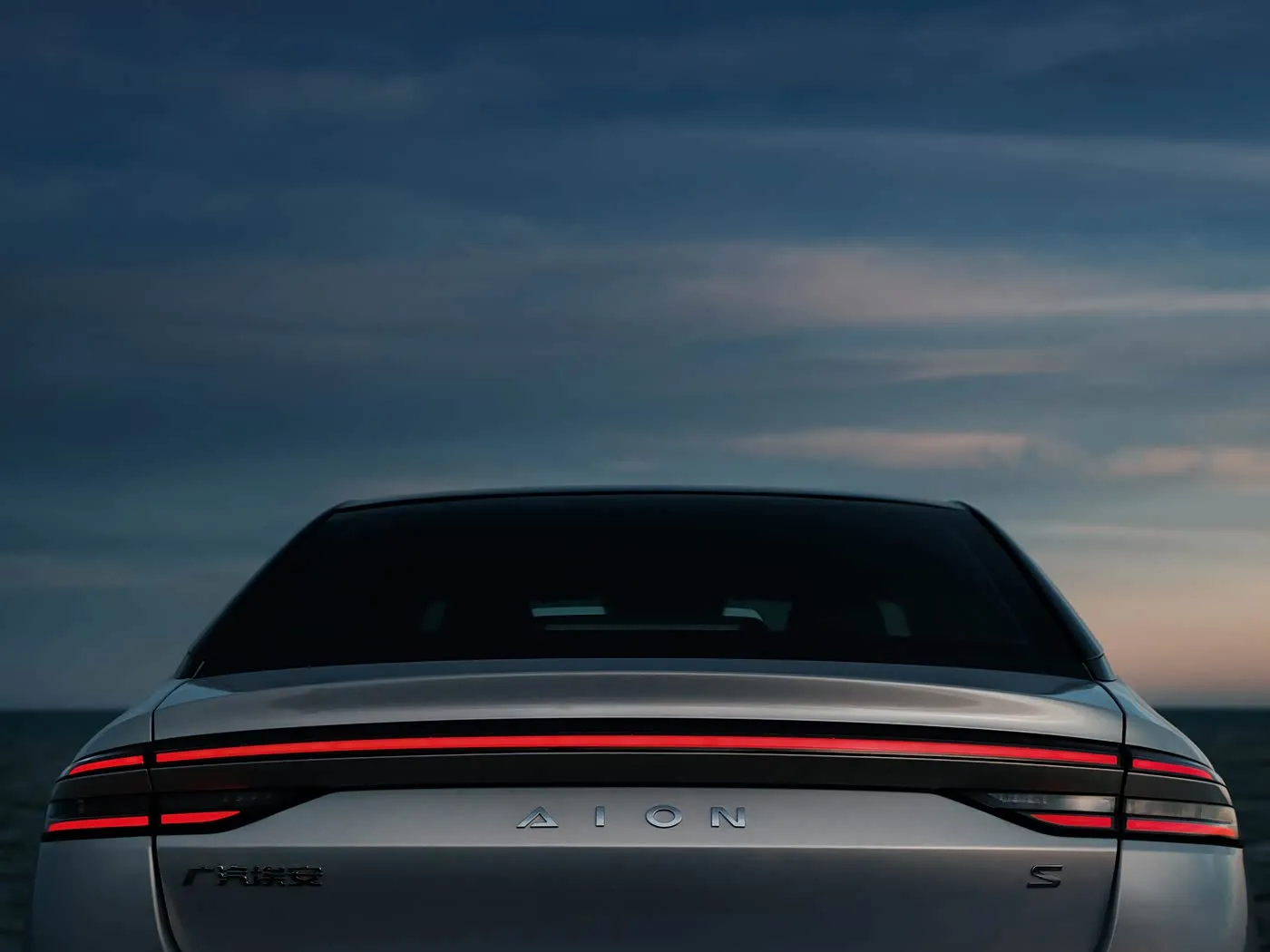 AION RT SUV eléctrico Volante a la izquierda EV de alta velocidad Caja de cambios automática Híbrido Mini nivel Sedán Vehículo de nueva energía para adultos