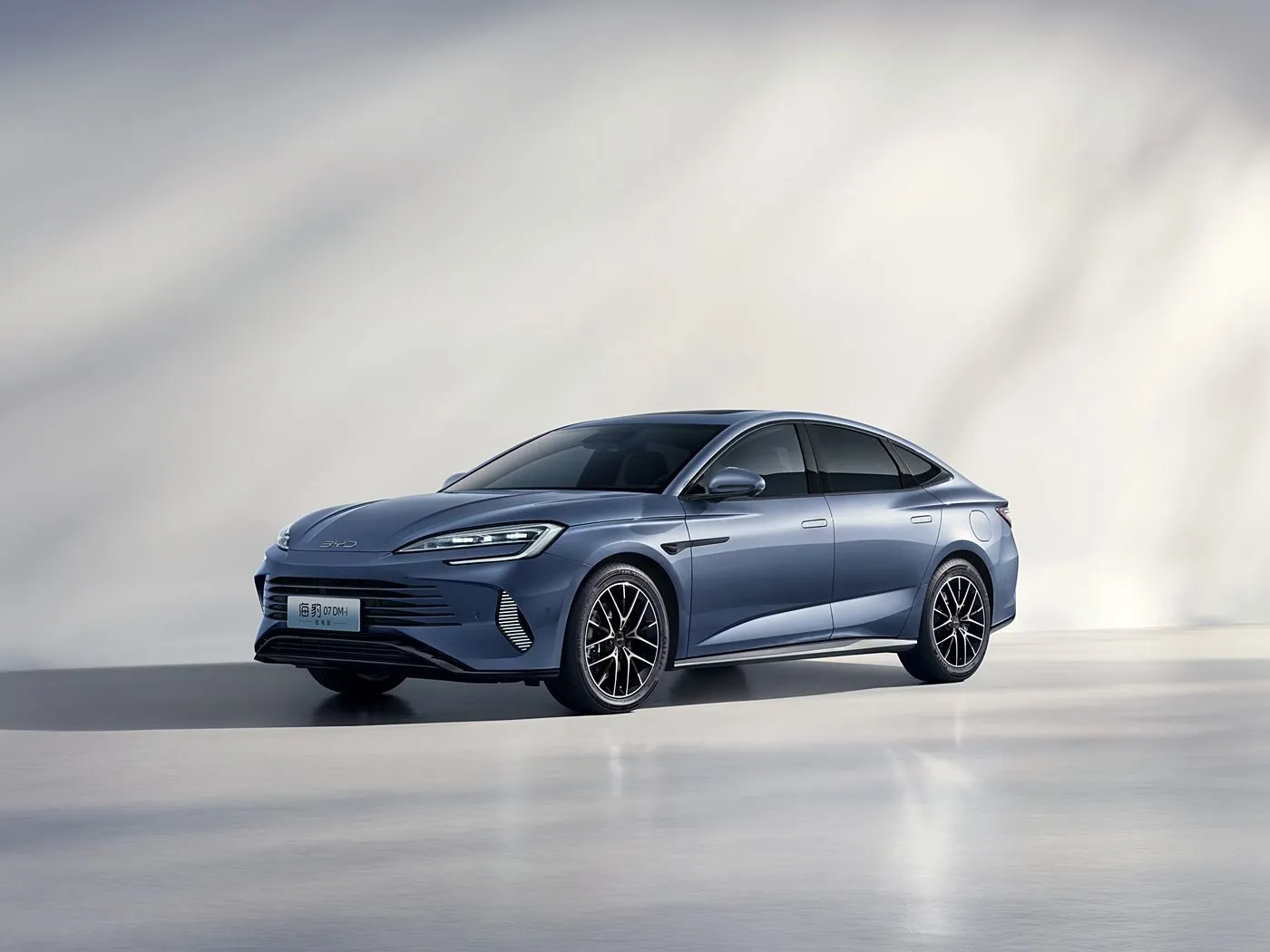 BYD Seal 07 DM-i SUV eléctrico Sedán automático de alta velocidad con motor EV Dirección izquierda de 4 plazas Características del vehículo de nueva energía