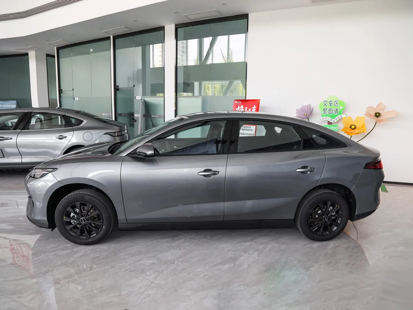 Nuevo modelo BYD E7 EV Coche 150 km/h Velocidad máxima 136HP 180Nm Torque Vehículo eléctrico de 5 plazas