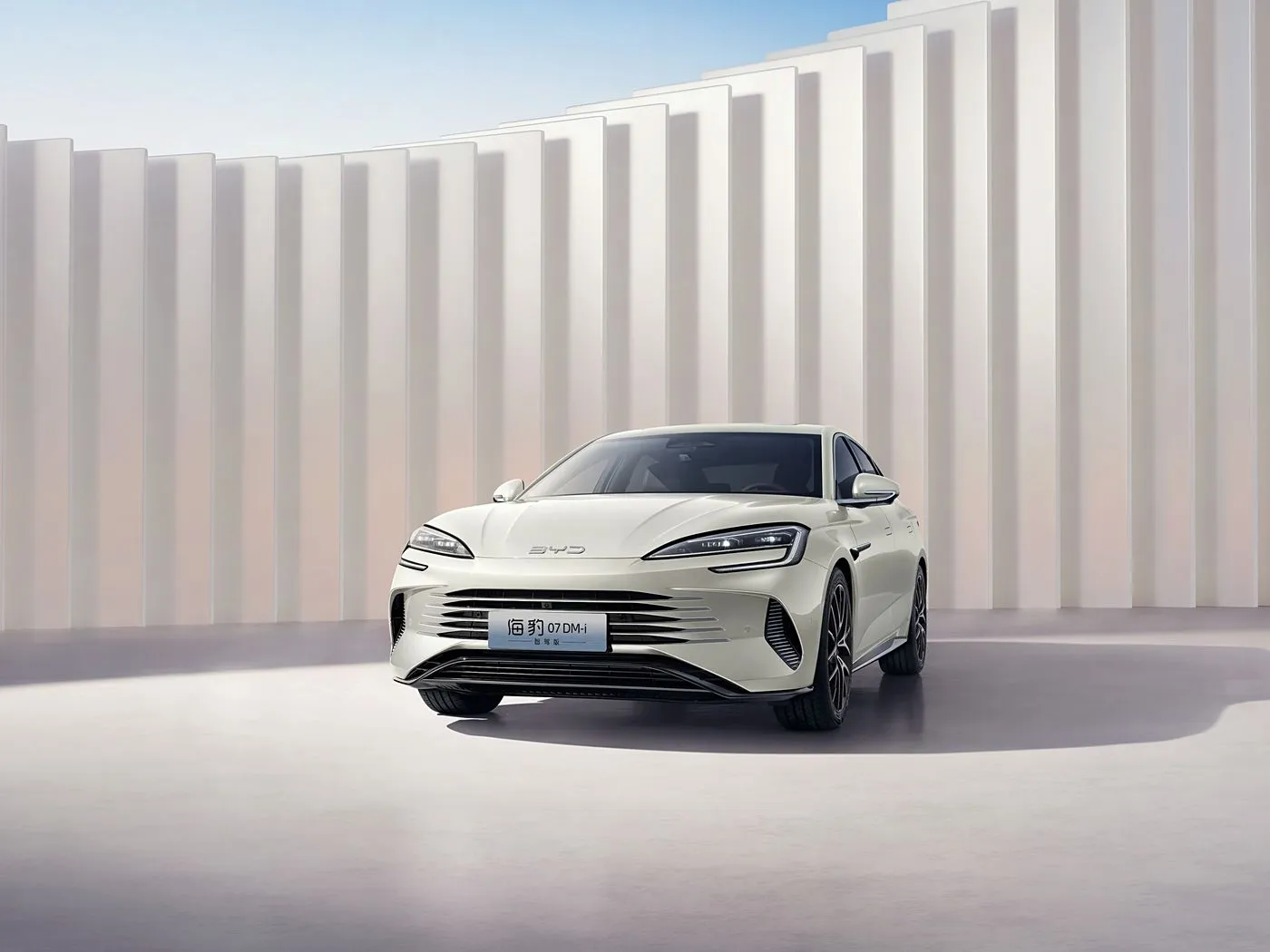 BYD Seal 07 DM-i SUV eléctrico Sedán automático de alta velocidad con motor EV Dirección izquierda de 4 plazas Características del vehículo de nueva energía