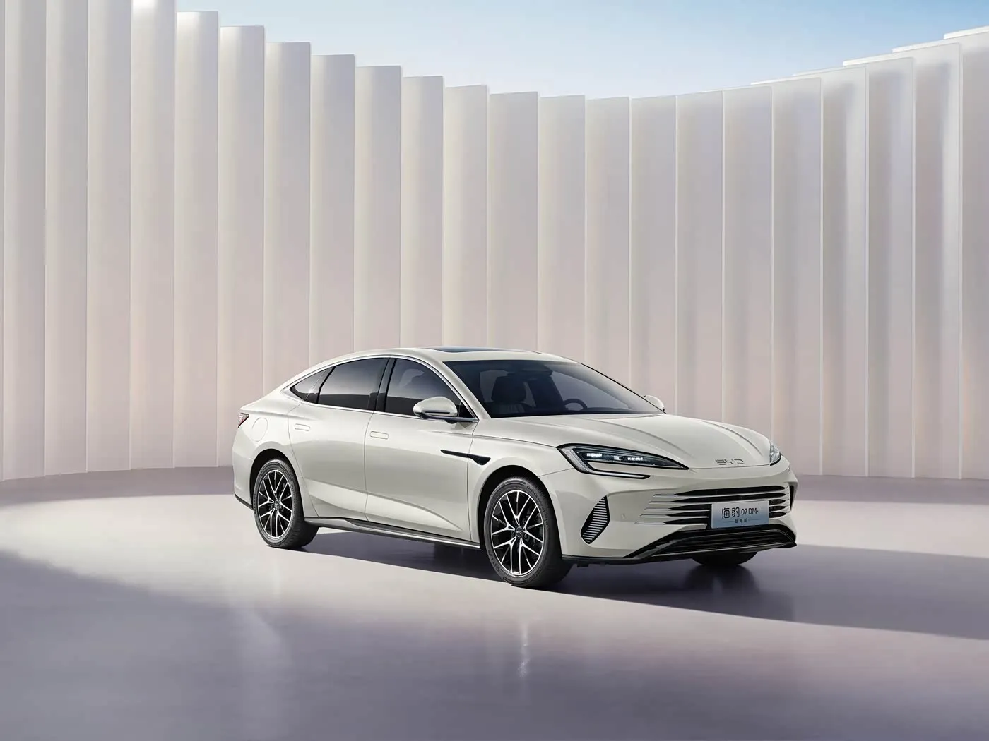 BYD Seal 07 DM-i SUV eléctrico Sedán automático de alta velocidad con motor EV Dirección izquierda de 4 plazas Características del vehículo de nueva energía