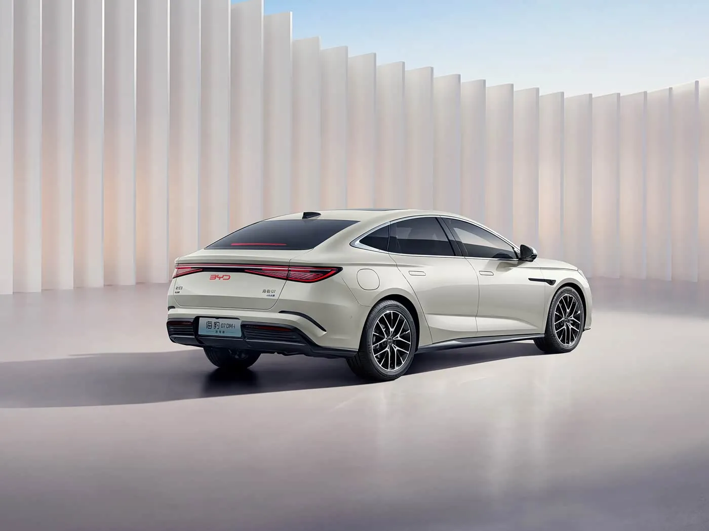 BYD Seal 07 DM-i SUV eléctrico Sedán automático de alta velocidad con motor EV Dirección izquierda de 4 plazas Características del vehículo de nueva energía