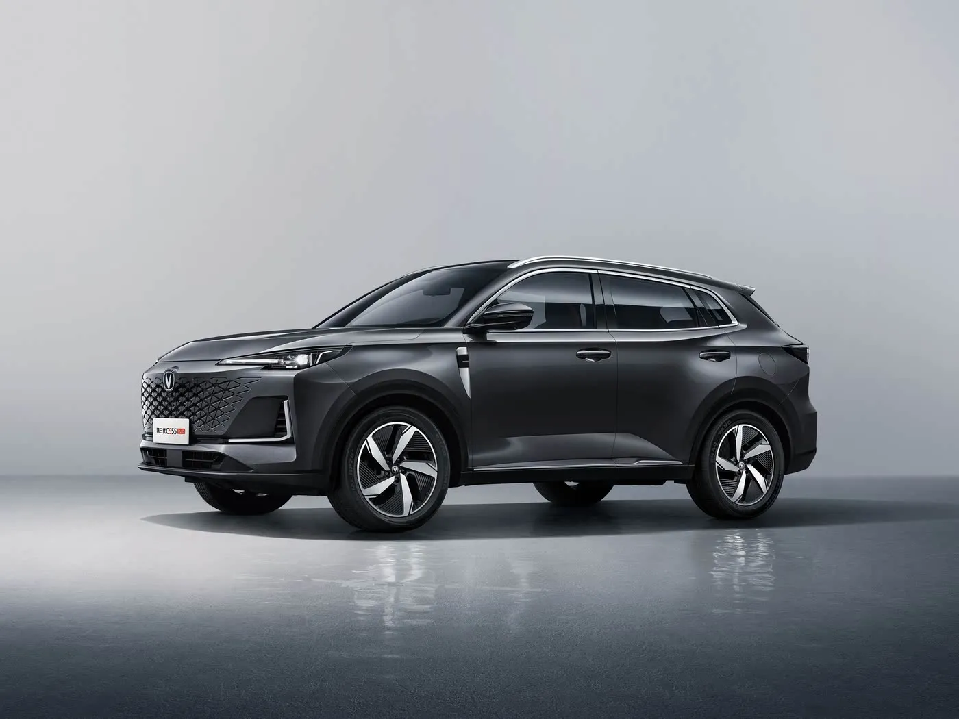 SUV compacto Changan CS55 PLUS Velocidad máxima de 190 km/h, cámara de 360°, aire acondicionado de doble zona y versiones premium de JBL Audio