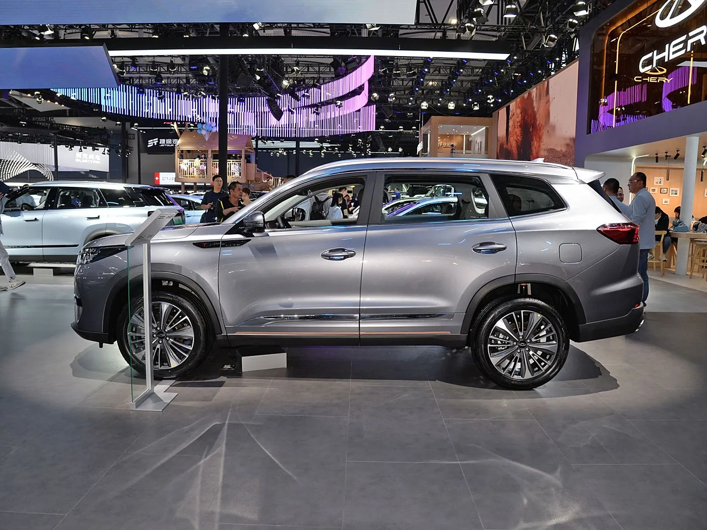 Chery Tiggo 8 Pro SUV familiar de lujo Caja de cambios automática Cámara trasera R18 Izquierdo Gasolina Asientos de cuero oscuro Emisiones Euro VI AWD