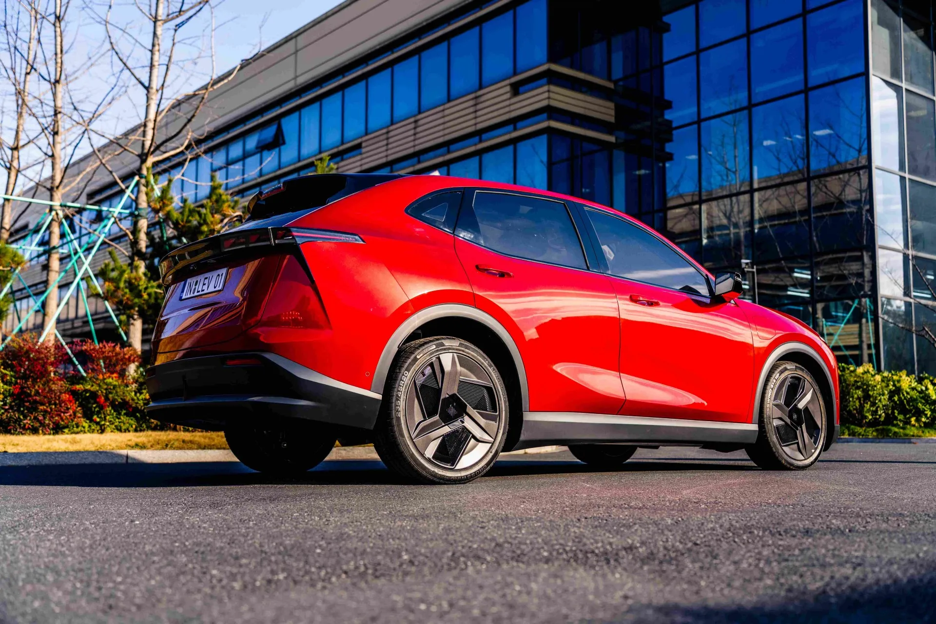 LEV01 SUV CON VOLANTE A LA DERECHA VEHÍCULO DE NUEVA ENERGÍA EV Distancia entre ejes de largo alcance 5 asientos