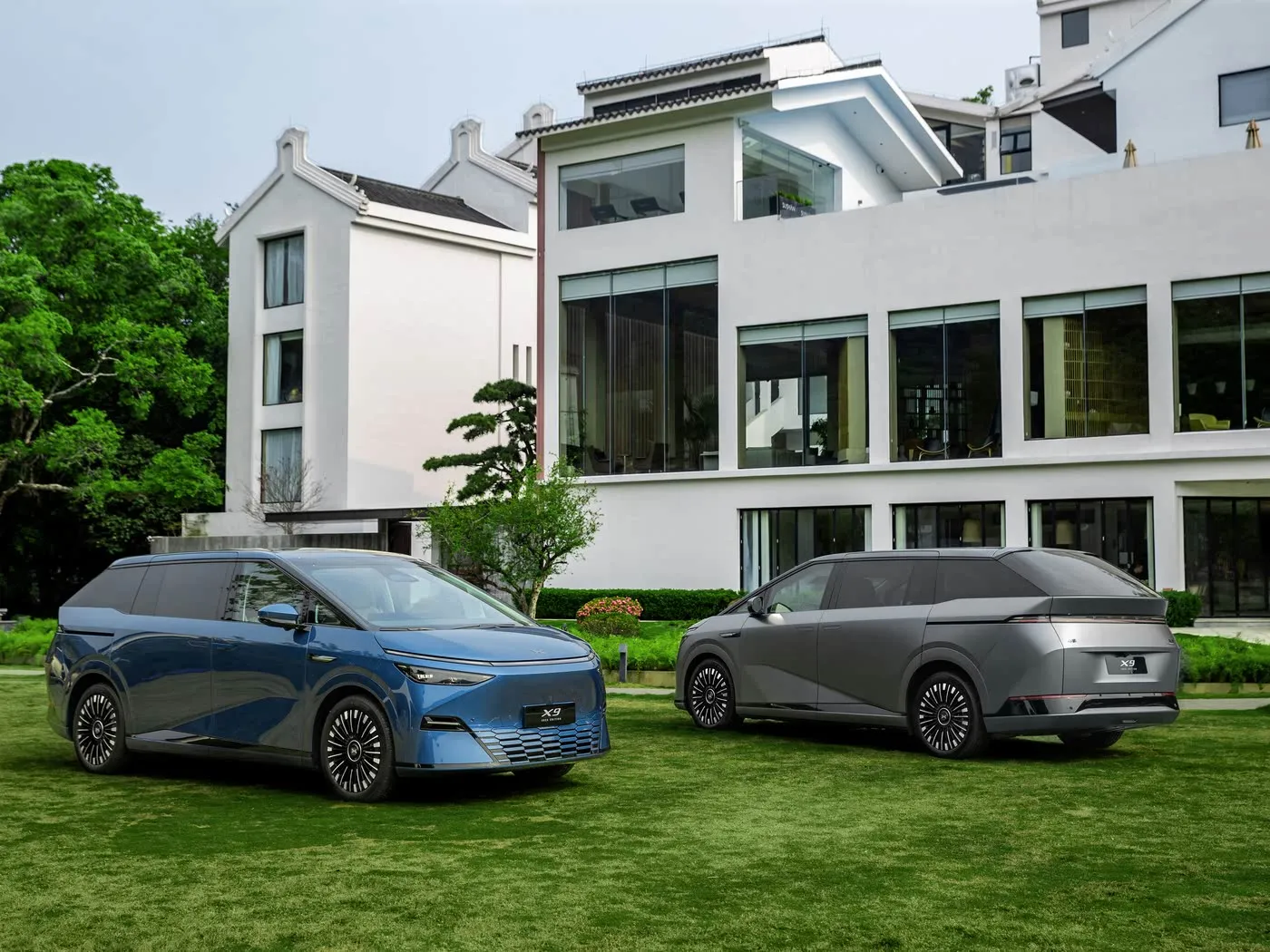 Xpeng X9 SUV monovolumen de largo alcance con dirección izquierda eléctrica pura Precio competitivo Vehículo de nueva energía