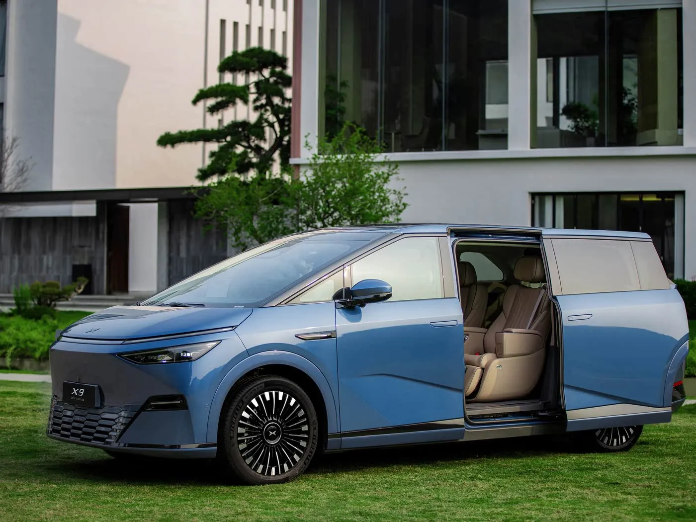 Xpeng X9 SUV monovolumen de largo alcance con dirección izquierda eléctrica pura Precio competitivo Vehículo de nueva energía