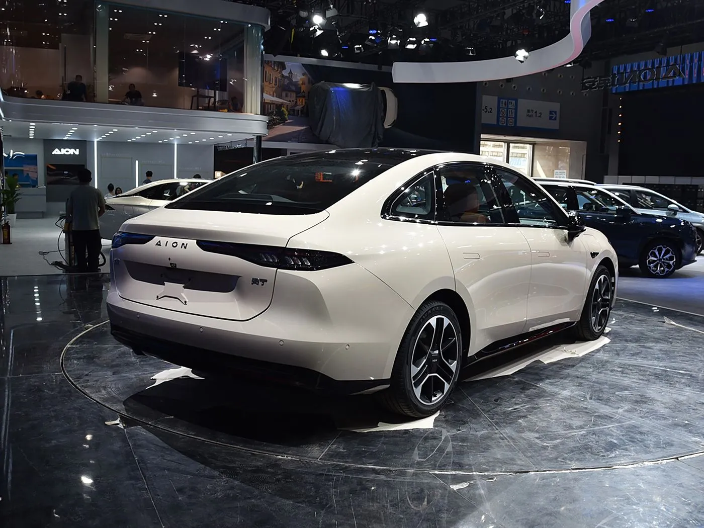 AION RT SUV eléctrico Volante a la izquierda EV de alta velocidad Caja de cambios automática Híbrido Mini nivel Sedán Vehículo de nueva energía para adultos