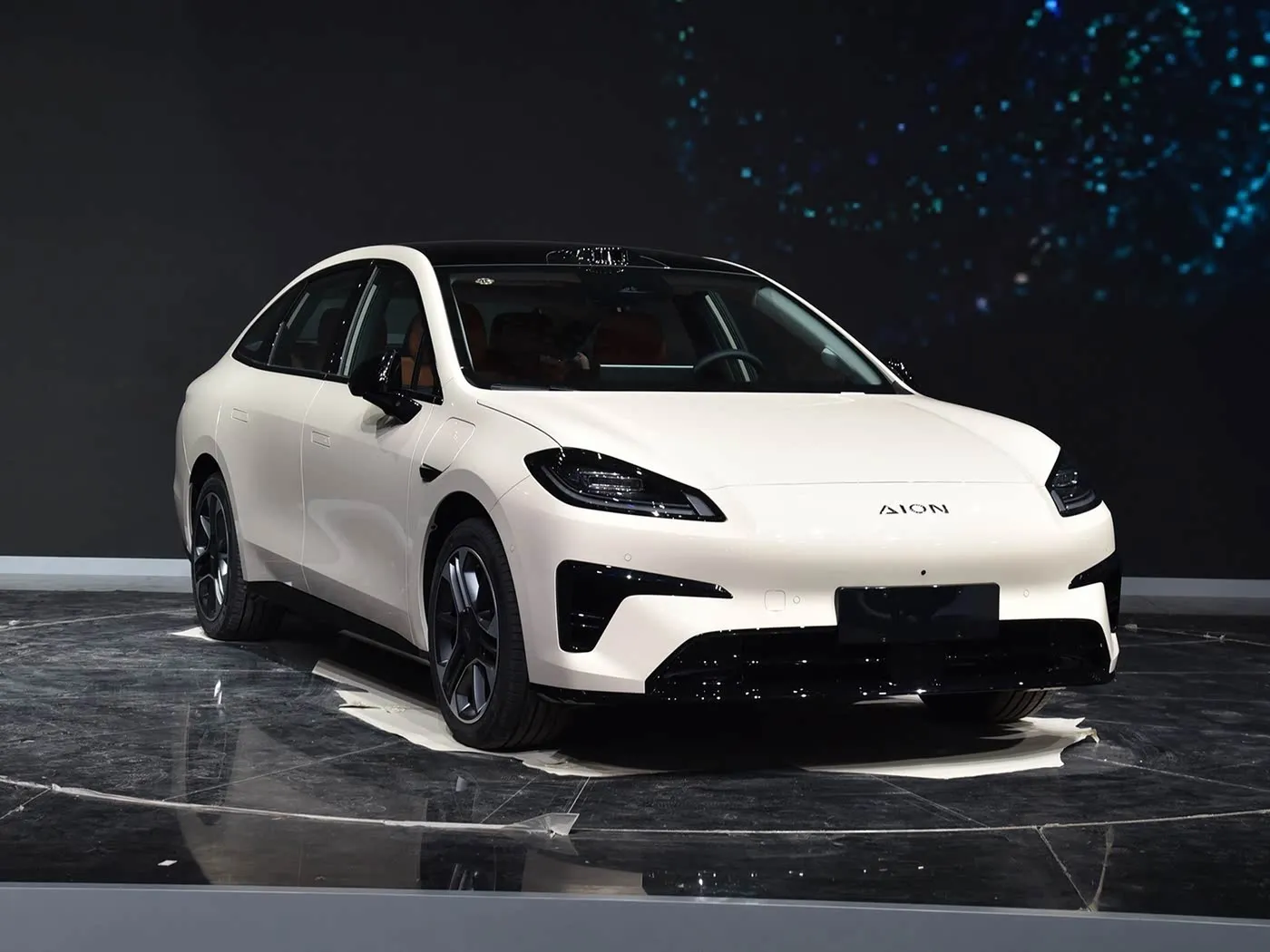 AION RT SUV eléctrico Volante a la izquierda EV de alta velocidad Caja de cambios automática Híbrido Mini nivel Sedán Vehículo de nueva energía para adultos