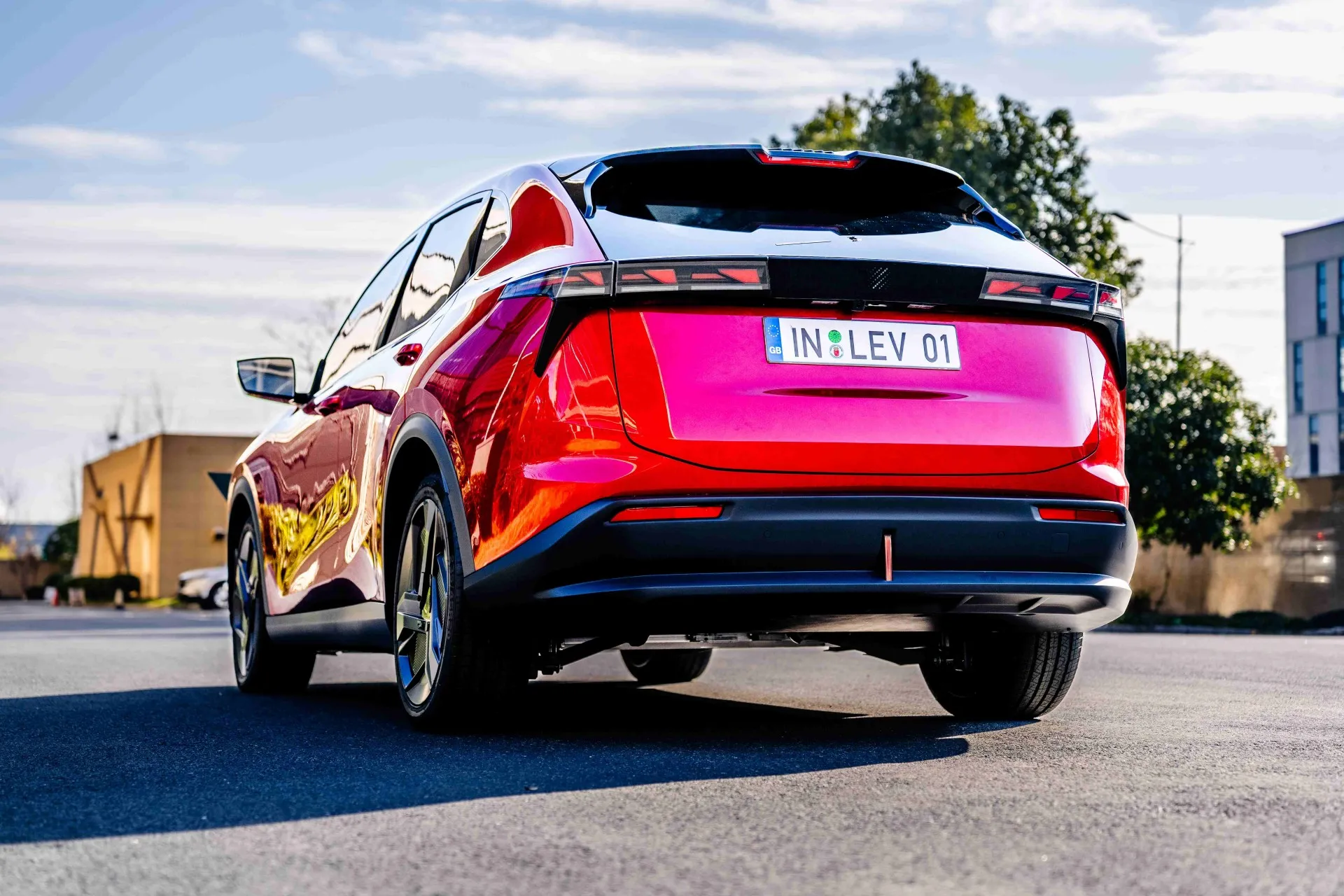 LEV01 SUV CON VOLANTE A LA DERECHA VEHÍCULO DE NUEVA ENERGÍA EV Distancia entre ejes de largo alcance 5 asientos