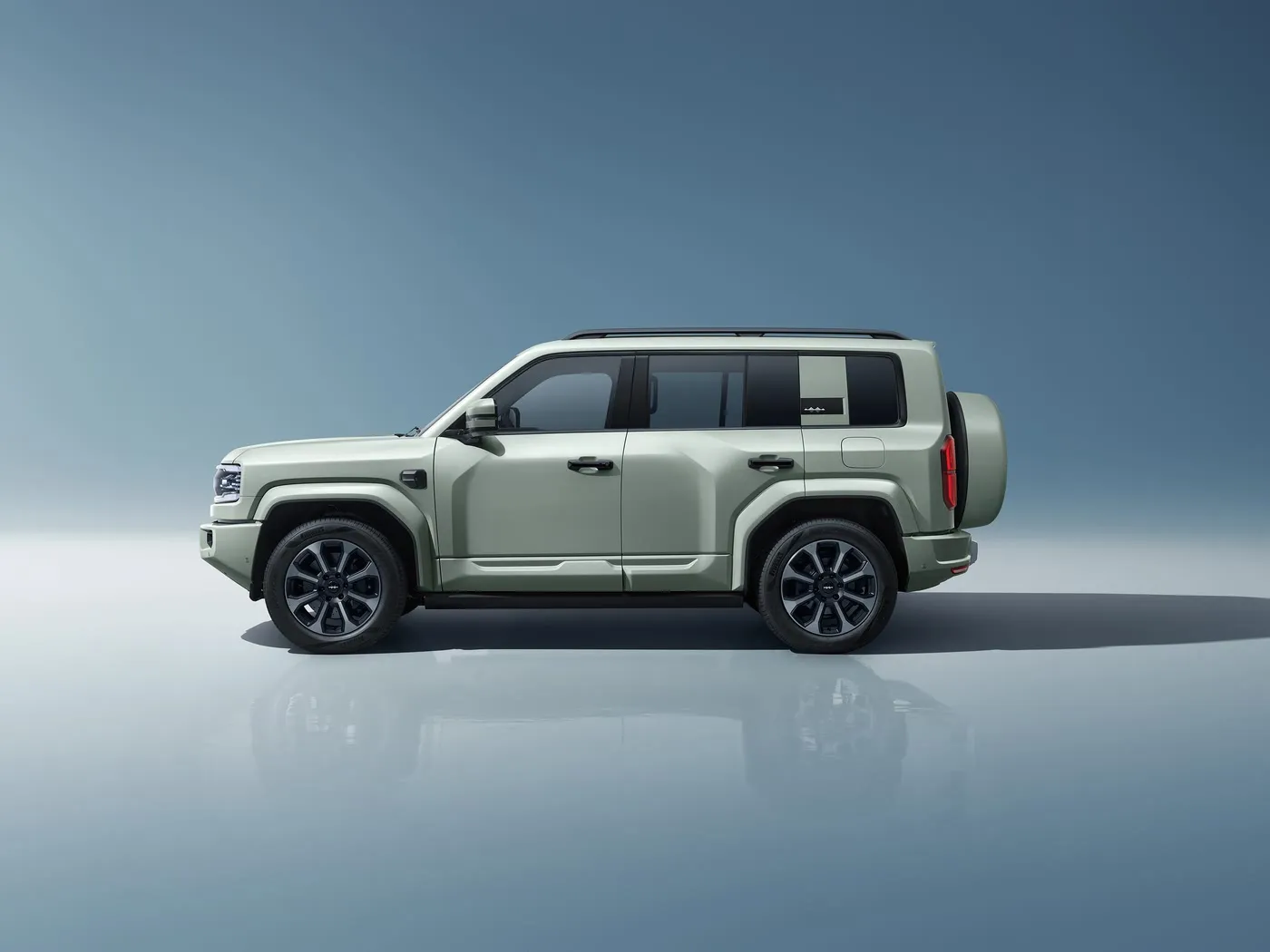 SUV todoterreno premium BYD Leopard 5 híbrido PHEV con pantalla de 15,6" Tracción 4x4 4WD 83L Tanque de combustible