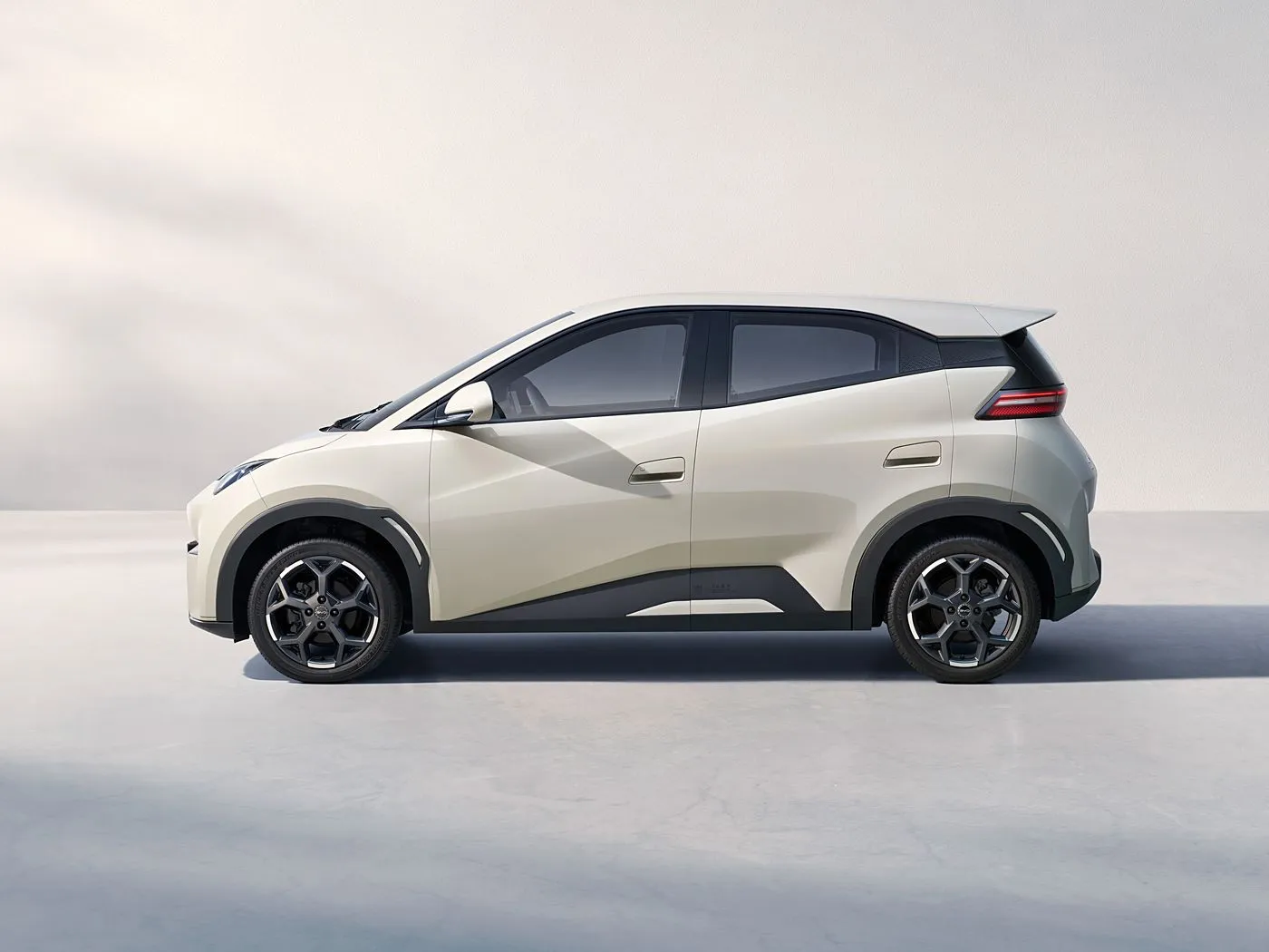 BYD Seagull EV Hatchback Mini SUV inteligente con tracción delantera y cámara trasera, vehículo de nueva energía impulsado por litio, gran oferta