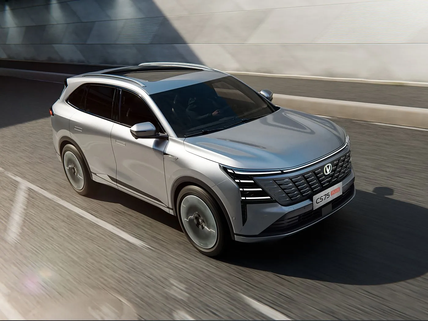 SUV compacto Changan CS75 PLUS 1.5T/2.0T con asistencia L2.5, pantalla táctil de 15.6" y distancia entre ejes larga