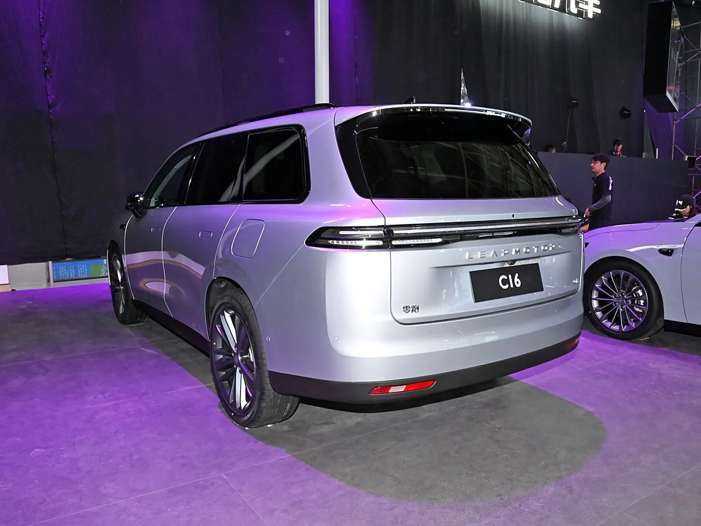 Leapmotor C16 5 puertas 6 plazas EV SUV 4WD Modo de conducción Dirección izquierda Combustible eléctrico e híbrido New Energy Auto