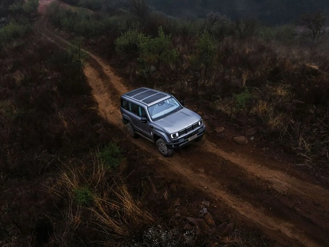 Beijing Off-Road BJ40 SUV compacto 4WD, tanque de 85 litros y cámara panorámica con distancia entre ejes larga